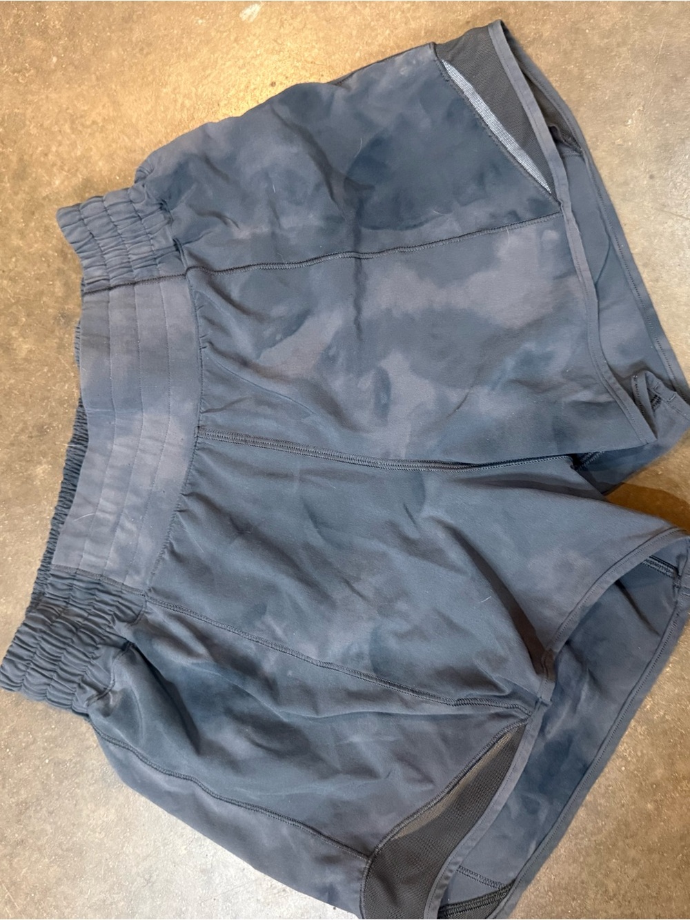 Lululemon hotty hot size 6 tye dye black/gray